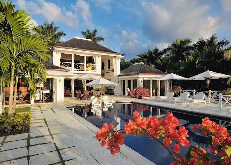 Hotel and pool