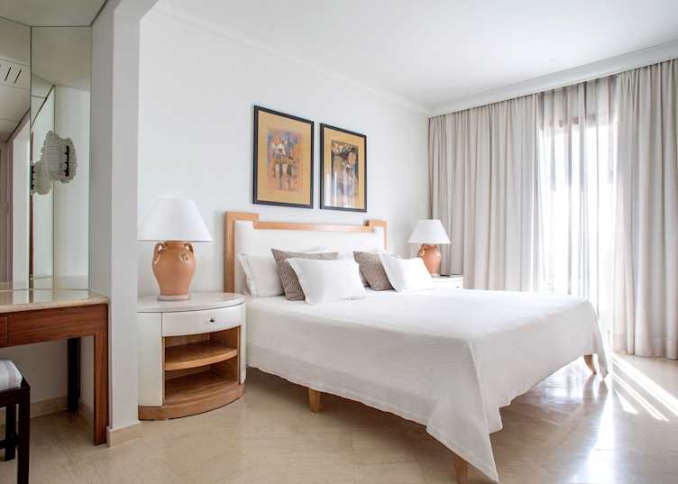 Alecos suite, Annabelle