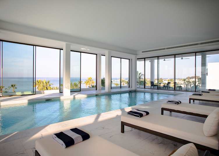 Ouranos rooftop pool, Annabelle