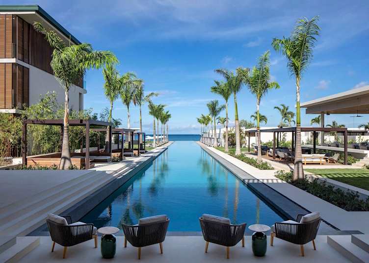 Infinity pool and ocean views
