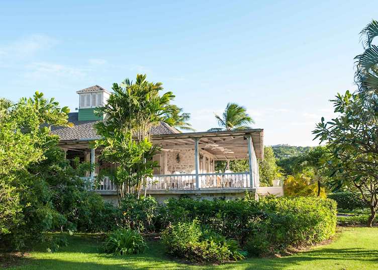 Hotel exterior and grounds