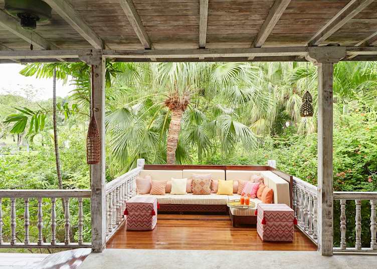 Relaxation area with jungle views