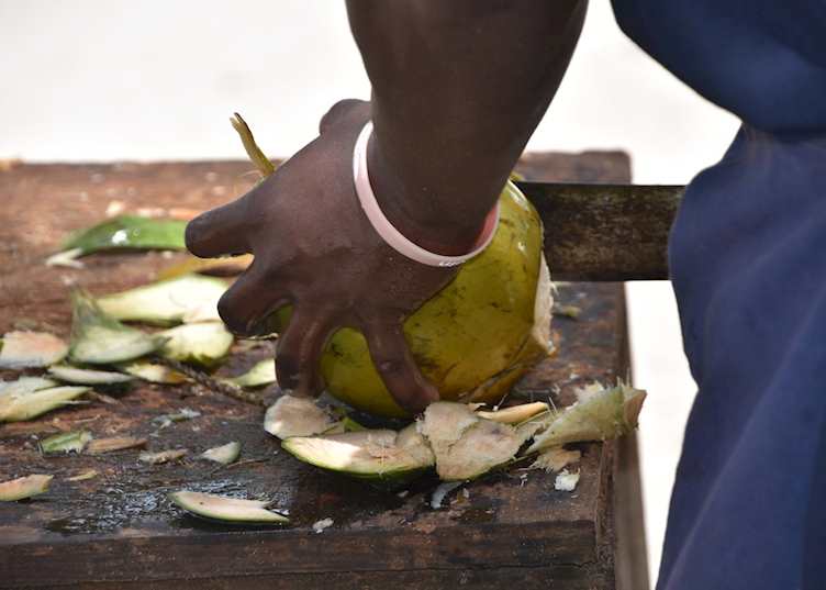 Coconut cutting 