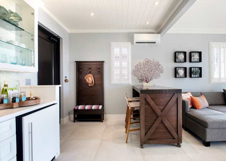 Kitchenette & living area 