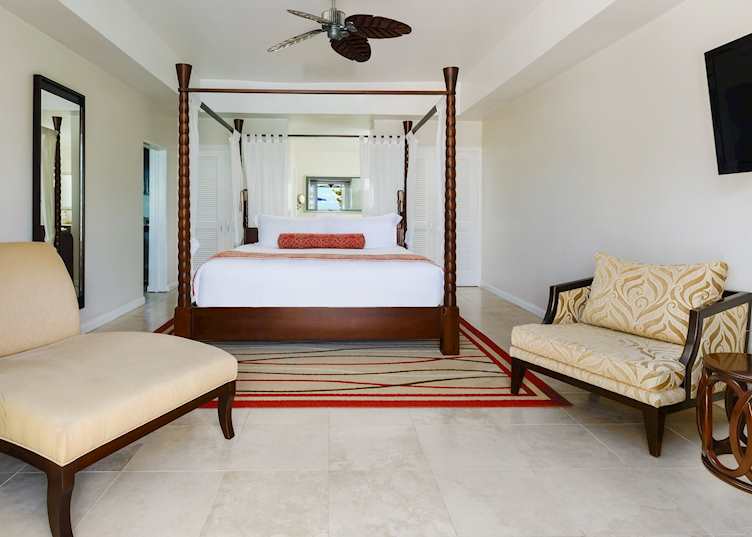 Royal cinnamon and saffron bedroom