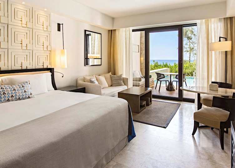 Premium Infinity Room, The Romanos