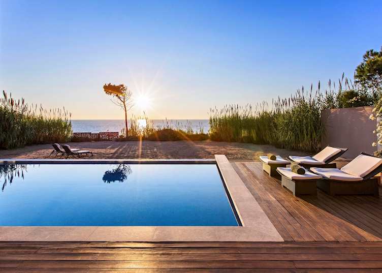 Ithomi & Sapientza Villas, The Romanos