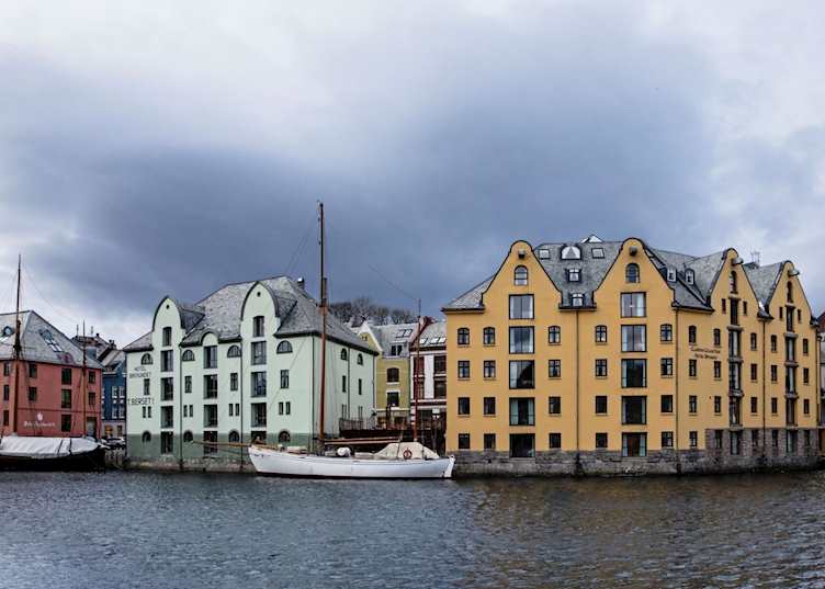 Hotel Brosundet exterior