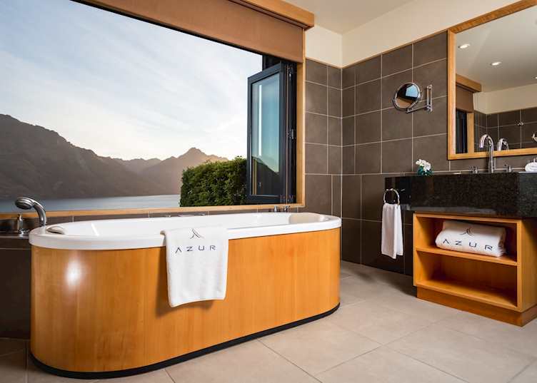 Bathroom with a view, Azur Lodge