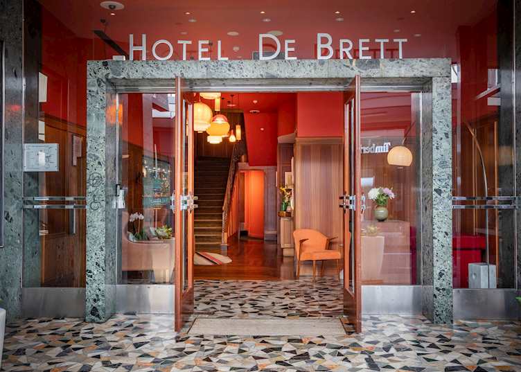 Entrance to Hotel DeBrett