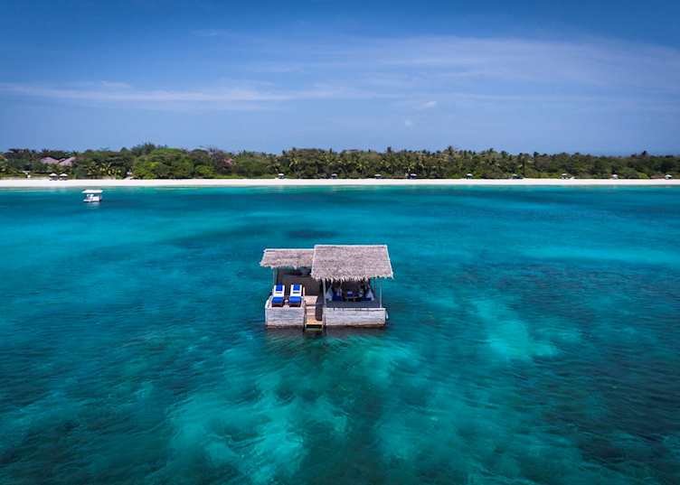 Amanpulo floating Kawayan Bar