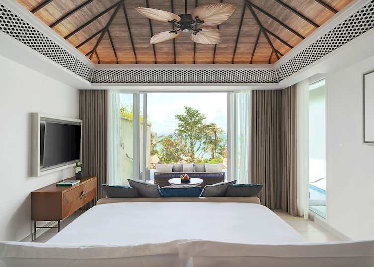 Deluxe pool suite