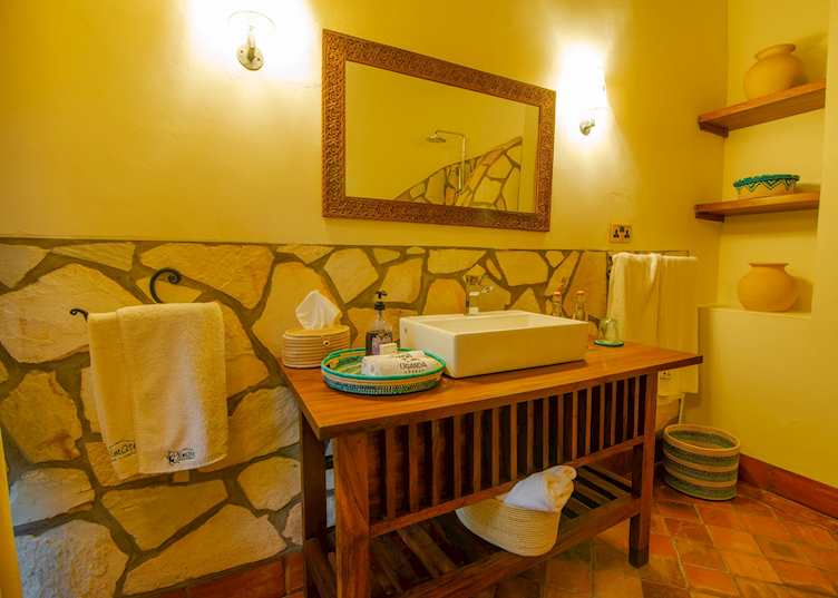 A bathroom at Primate Lodge Kibale