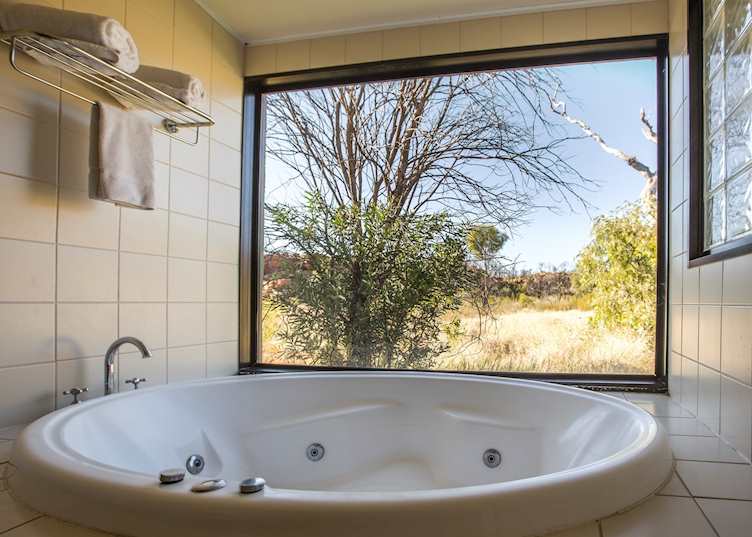 Deluxe Spa Room bathroom