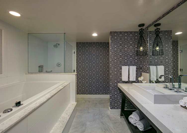 Royal Sonesta Dupont Bathroom