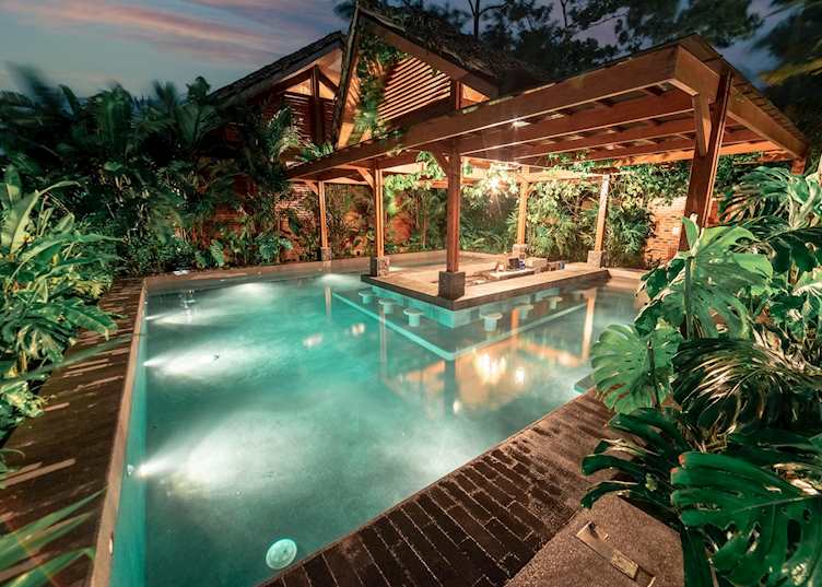 Swimming pool and bar, Amor Arenal