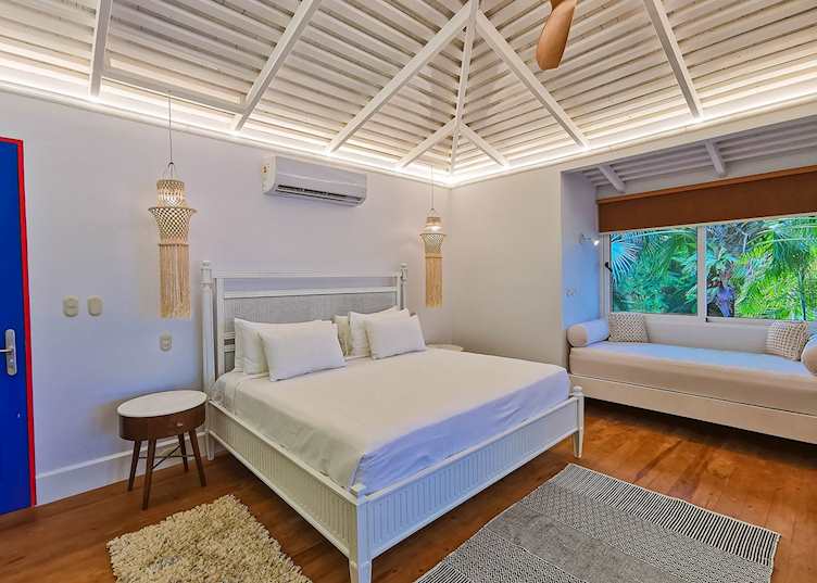 Miss Evelyn Balcony Suite, Tortuga Lodge & Gardens