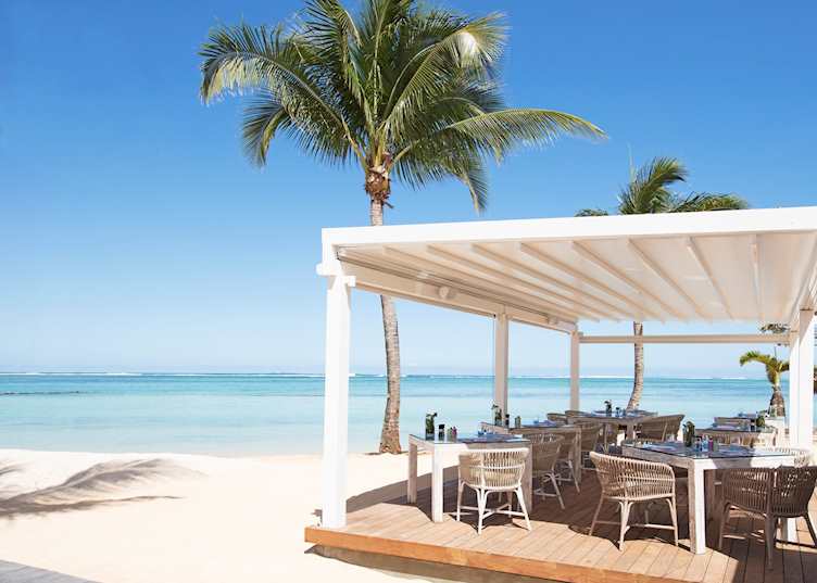 Le Palmier restaurant on the beach, Heritage Le Telfair Golf & Wellness Resort