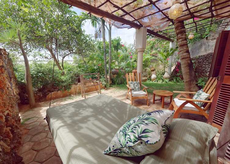 Alfresco bed, Peponi Hotel
