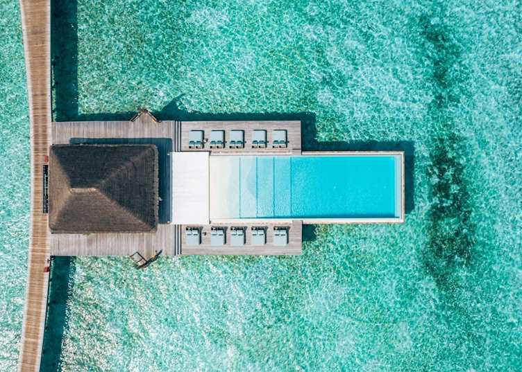 Infinity pool bar, Heritance Aarah