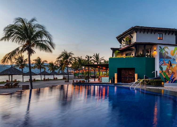 Pool, Thompson Zihuatanejo