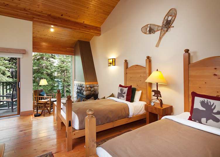 Deluxe Twin Cabin room, Moraine Lake Lodge