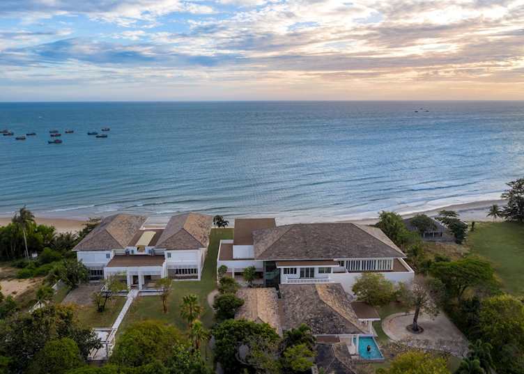 Beachfront, Azerai Ke Ga Bay