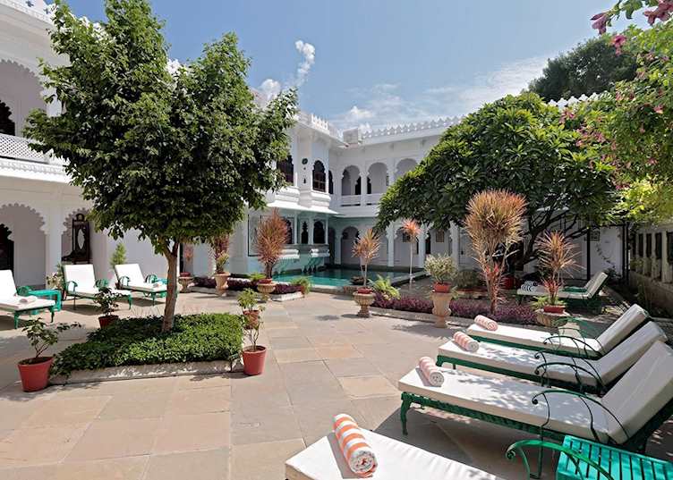 Courtyard pool, Amet Haveli