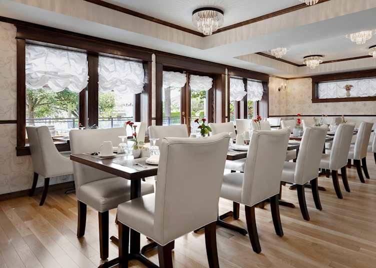 Dining room, Abigail's Hotel, Victoria