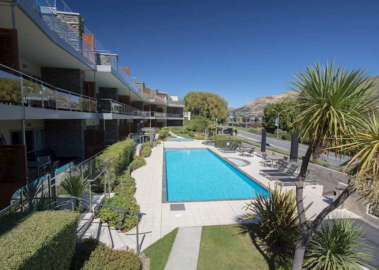 Lakeside Serviced Apartments pool