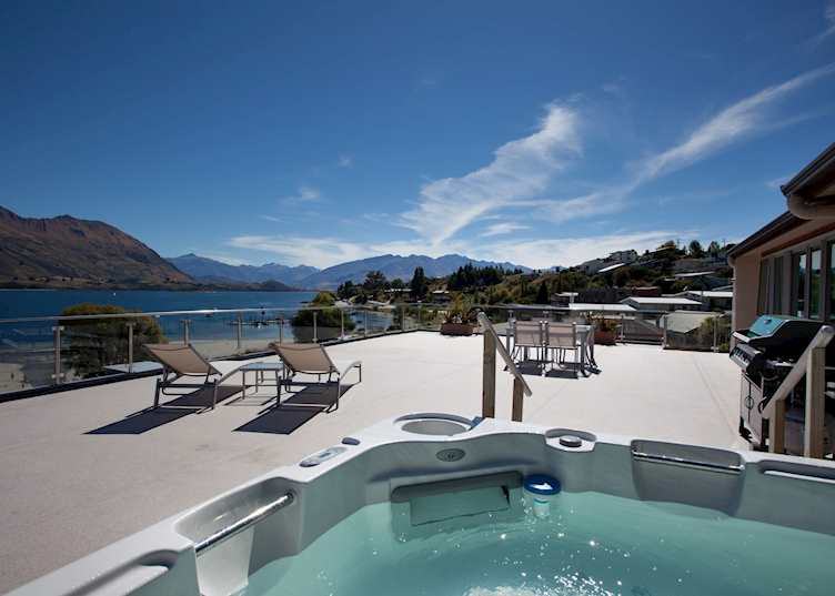 Lakeside Serviced Apartments penthouse apartment balcony