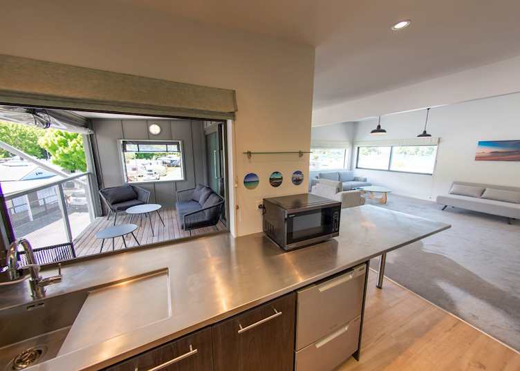 Kaiteriteri Reserve Apartments kitchen