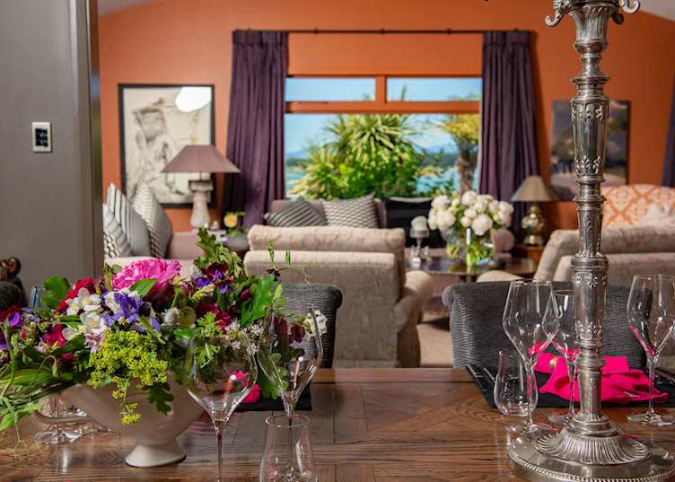 Te Koi living room