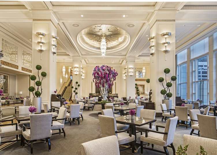 Peninsula Chicago lobby