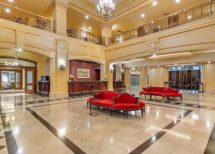 Fort Garry lobby