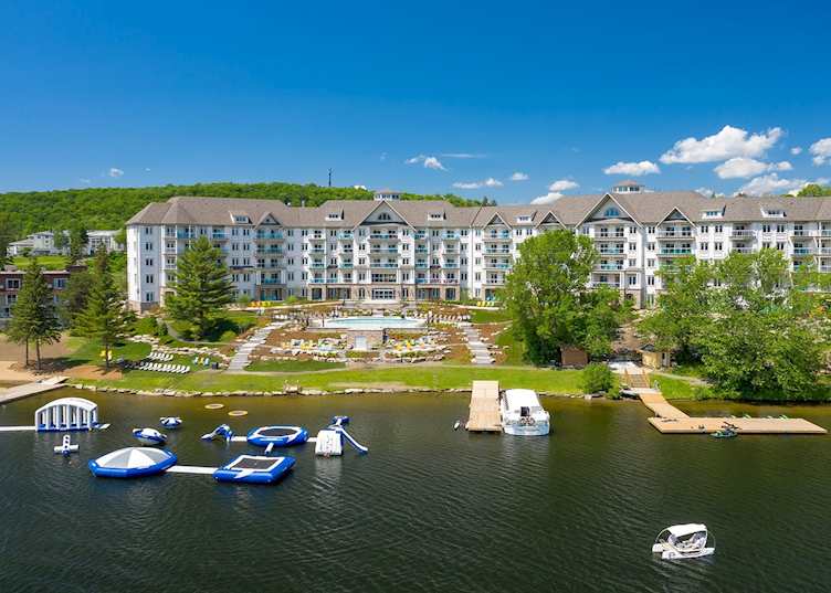 Deerhurst Resort lakeside lodge building