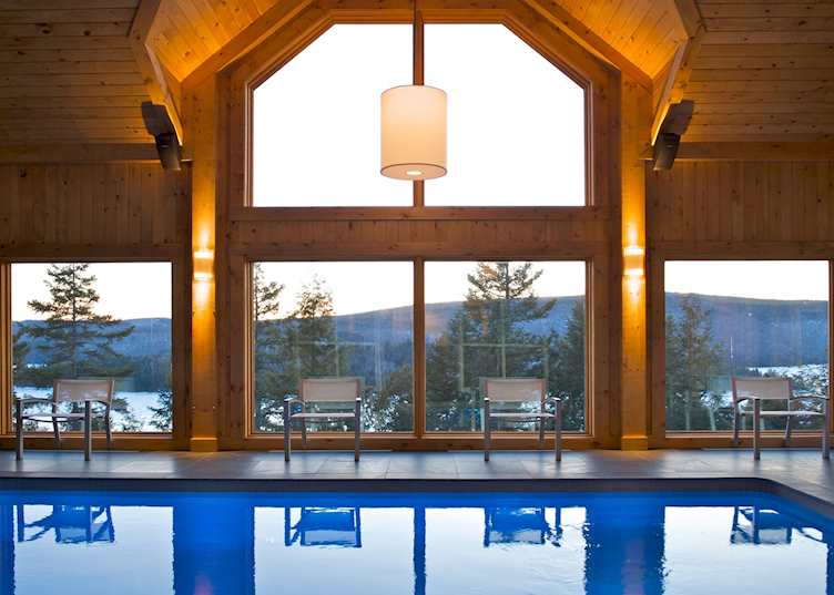 Hotel Sacacomie indoor pool