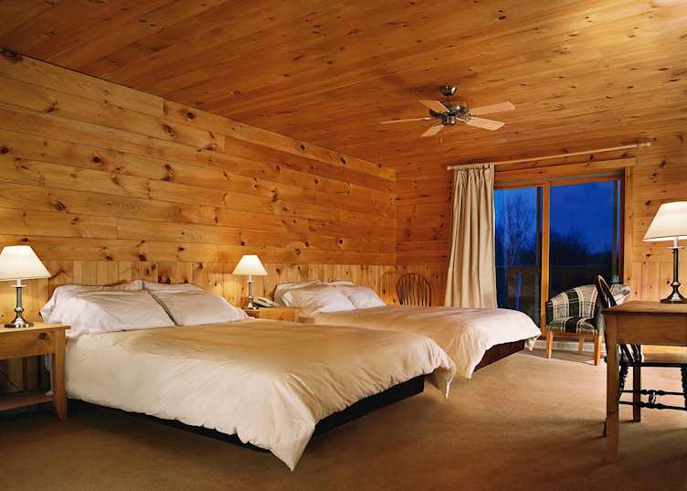 Hotel Sacacomie standard lakeview room