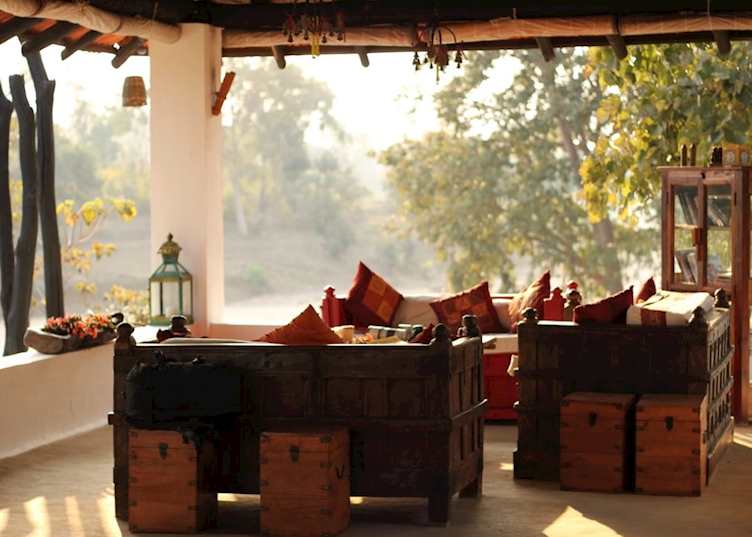 Lounge, Flame of the Forest