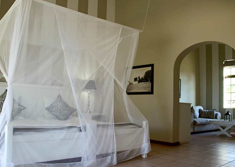 Bedroom with lounge, Ghaub Lodge