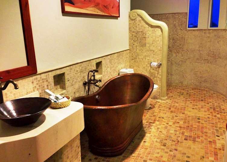 Bathroom, Guayaba Inn