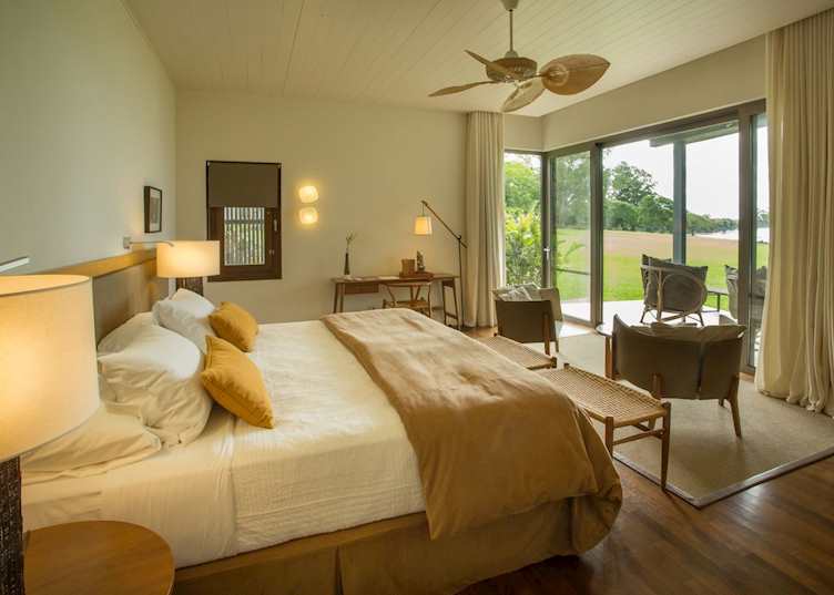 Room, Puerto Valle