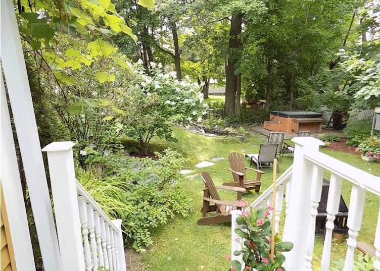 Gardens, A L'Ancestrale B&B, Magog
