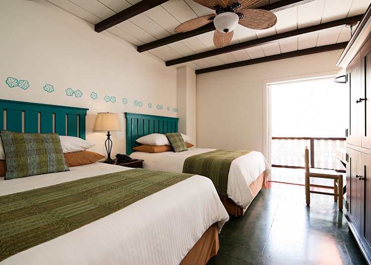 Guest room, Hotel Isla de Flores