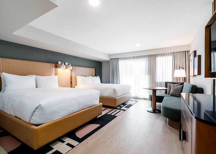 Queen room, Naturally Pacific Resort, Campbell River