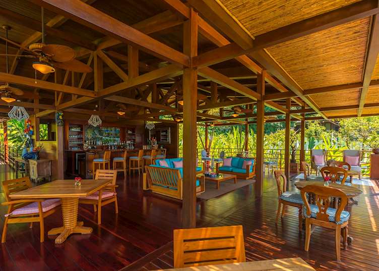 Bar, Playa Cativo