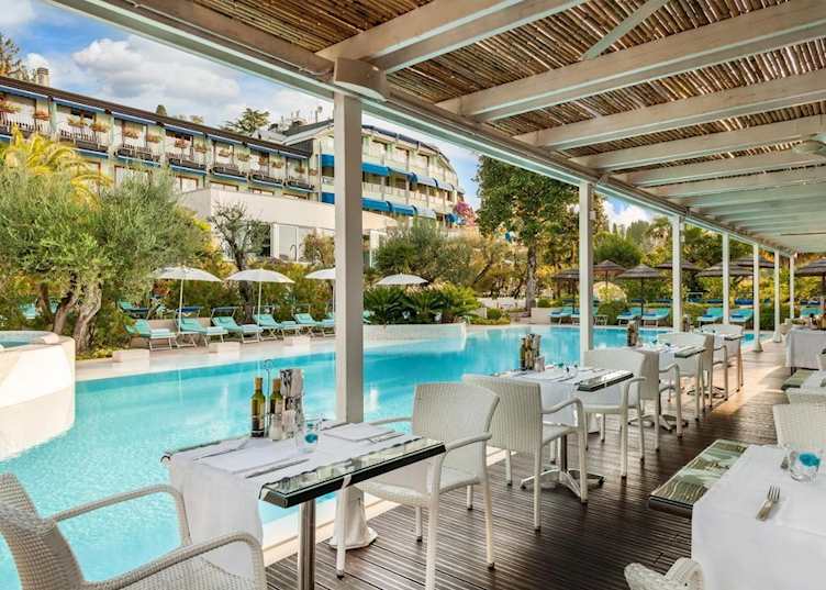 Pool restaurant at Hotel Olivi