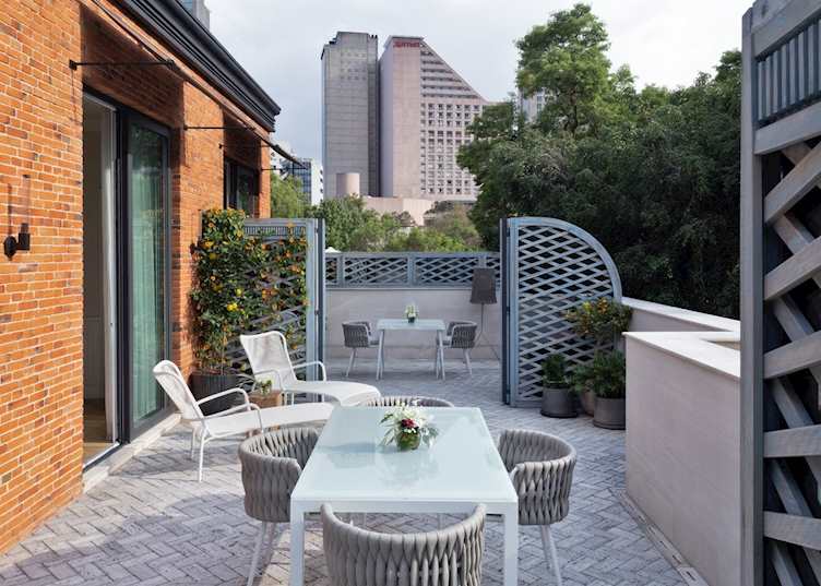 Terrace, The Alest