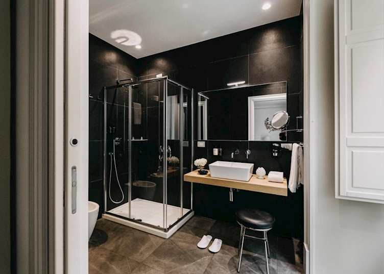 Bathroom at Palazzo Natoli 