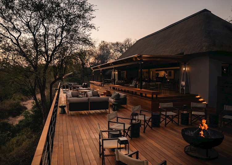 Simbambili sain lodge deck at sunset